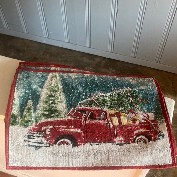 Brand NWT Set of 4- Beautiful Holiday Red Farm Truck Tapestry Placemats 13x18 - Picture 4 of 15